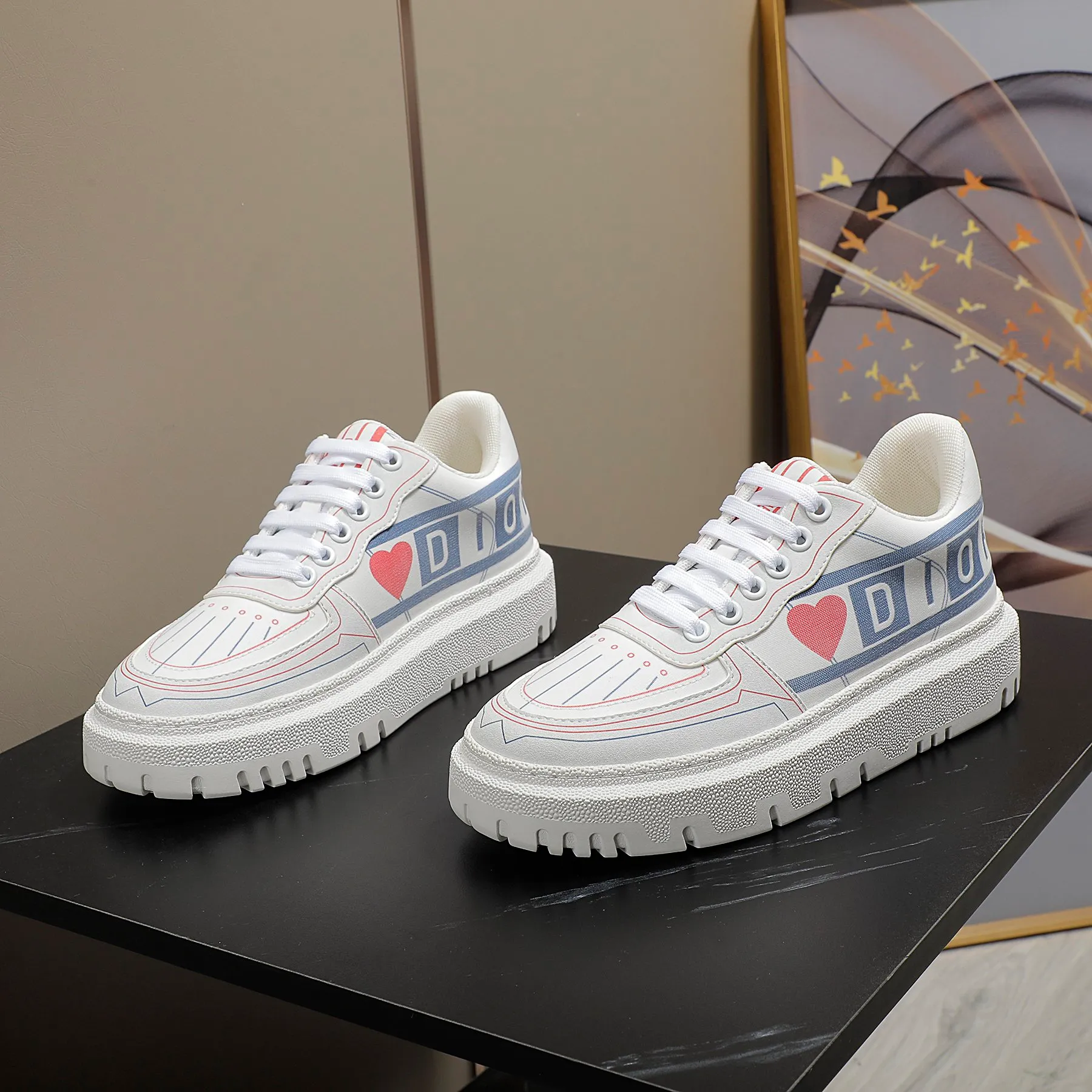 👟👟Ex-factory price 480👟👟 2021ssDior shell-toe casual white shoes, the latest letter strip layout with luminous colors, the same style as the ready-to-wear series 1️⃣Original mold opening 2️⃣Original cowhide➕Breathable mesh lining 3️⃣TPU evacuation outsole 4️⃣Injection-molded latex cowhide feet 5️⃣Full set of packaging at the counter, code number 35-40 (41 can be customized)